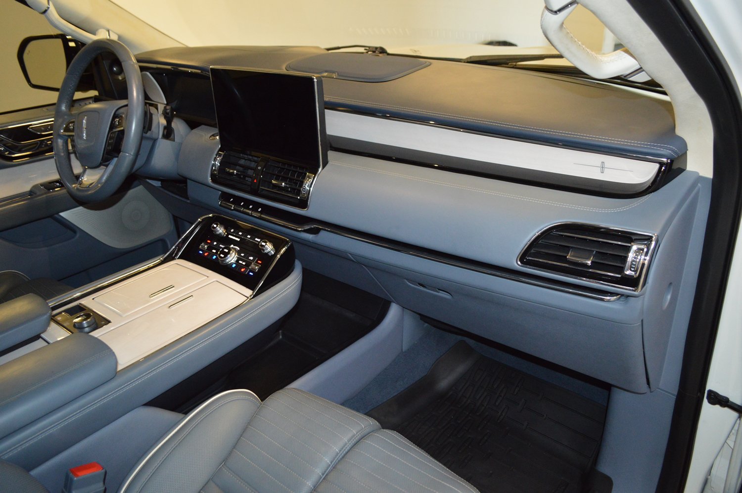 Used 2022 Lincoln Navigator Black Label AWD/4WD image 10