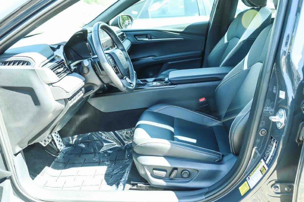 Used 2026 Toyota Camry SE FWD image 17