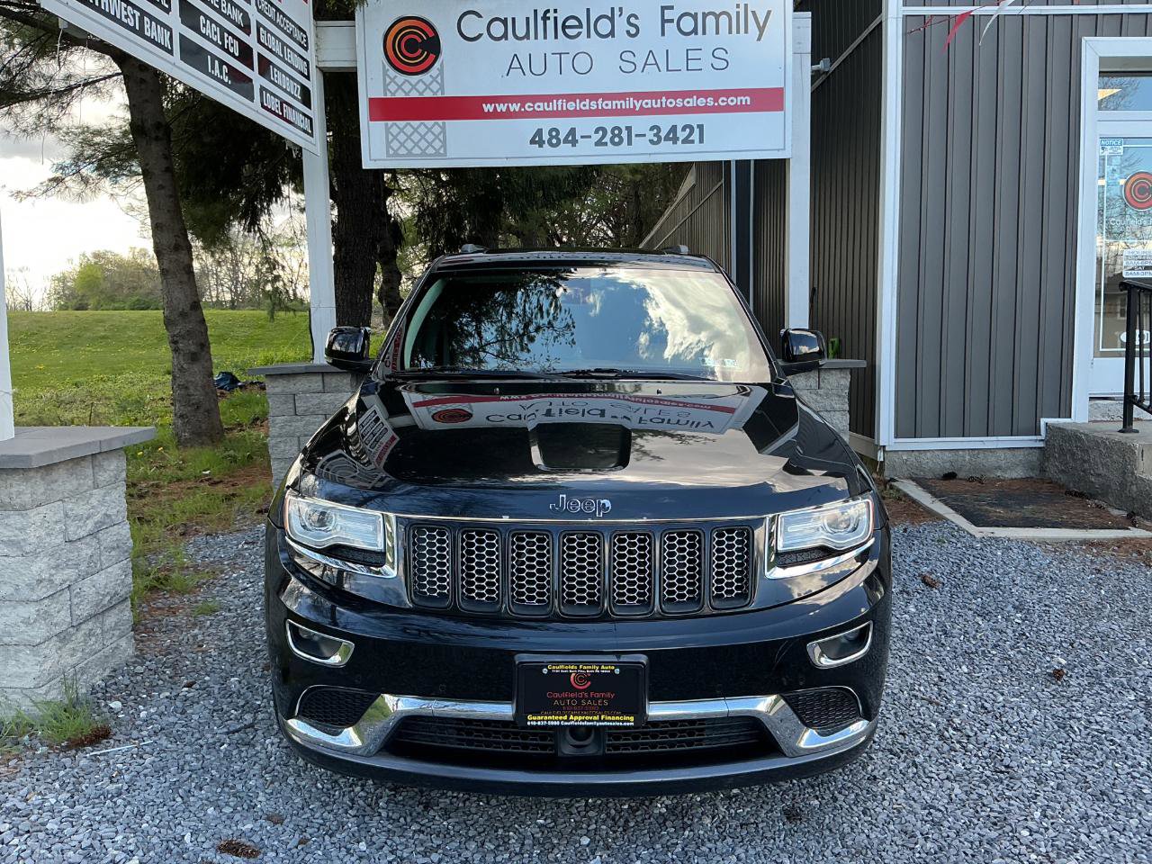 Used 2015 Jeep Grand Cherokee Summit AWD/4WD image 2