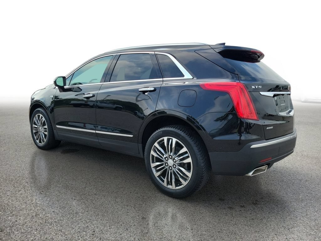 Used 2017 Cadillac XT5 Premium Luxury w/ Driver Assist Package AWD/4WD image 3