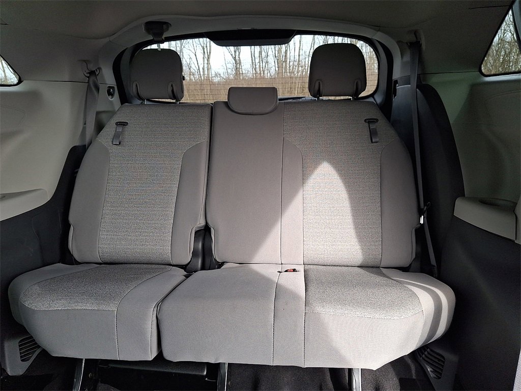 Used 2022 Toyota Sienna LE image 9