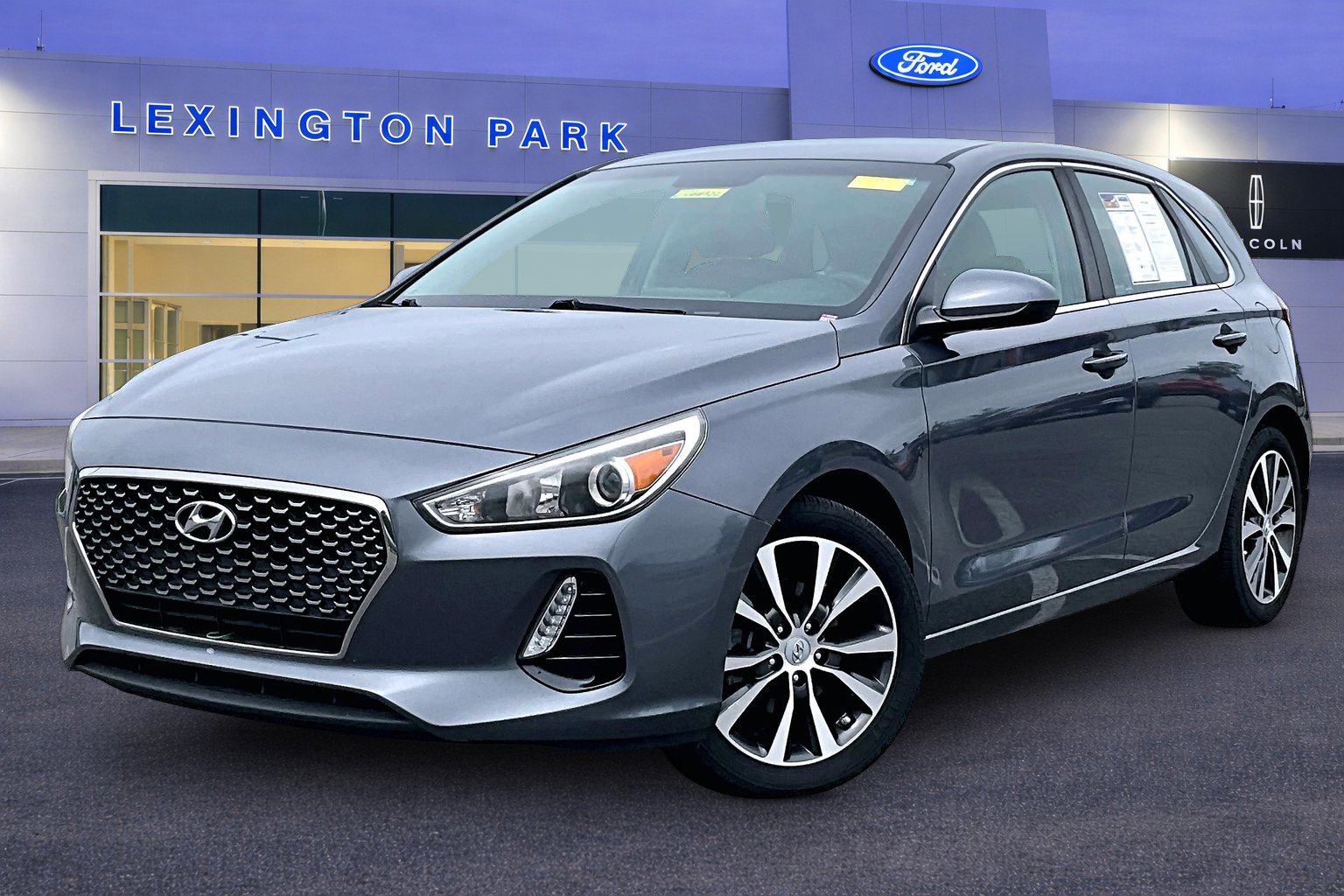Used 2018 Hyundai Elantra GT FWD image 3