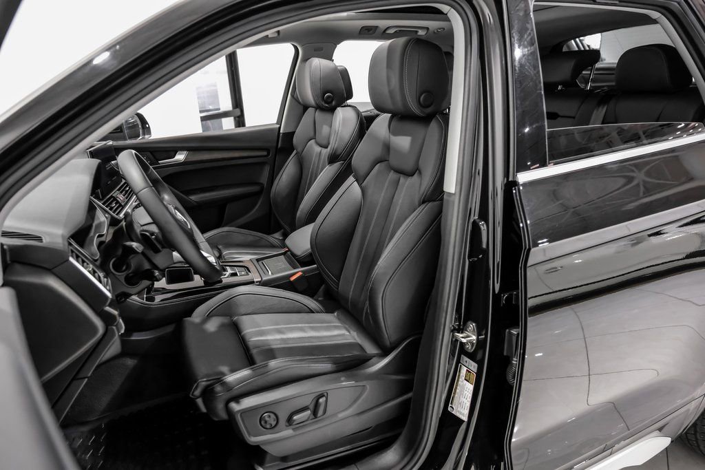 Used 2024 Audi Q5 e Prestige w/ Prestige Package image 35
