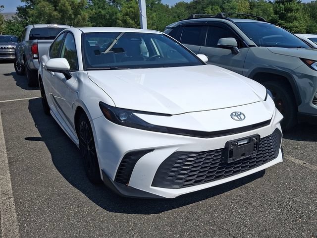 Used 2025 Toyota Camry SE FWD image 3