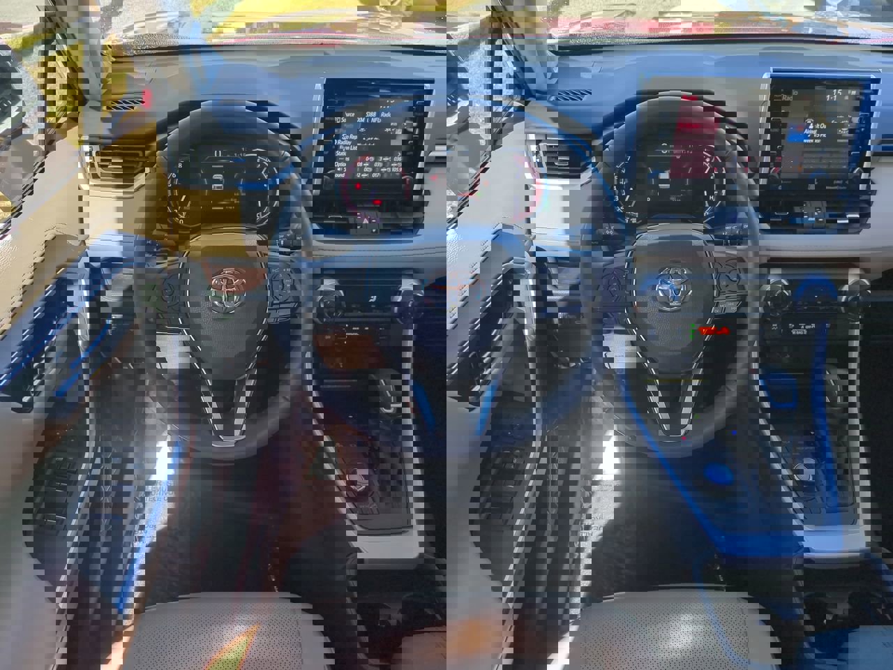 Used 2021 Toyota RAV4 Limited image 15