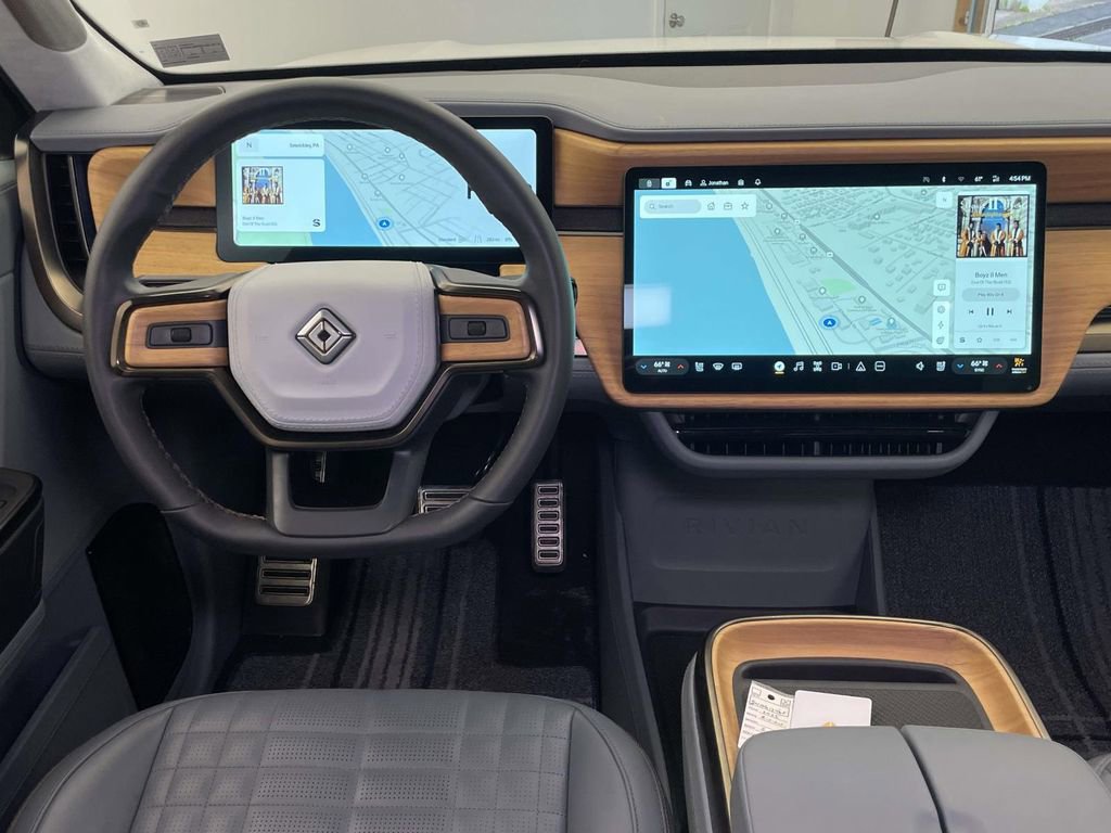 Used 2025 Rivian R1S Premium AWD/4WD image 30