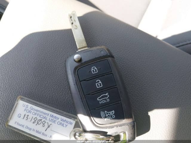 Used 2021 Hyundai Elantra SE FWD image 8