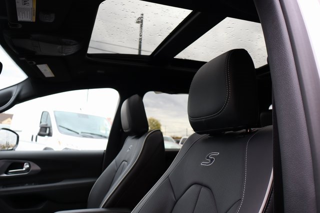 New 2026 Chrysler Pacifica Limited w/ S Appearance Package image 26