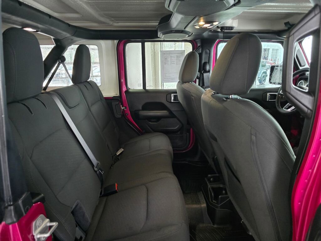 Used 2022 Jeep Wrangler Unlimited Sahara image 40