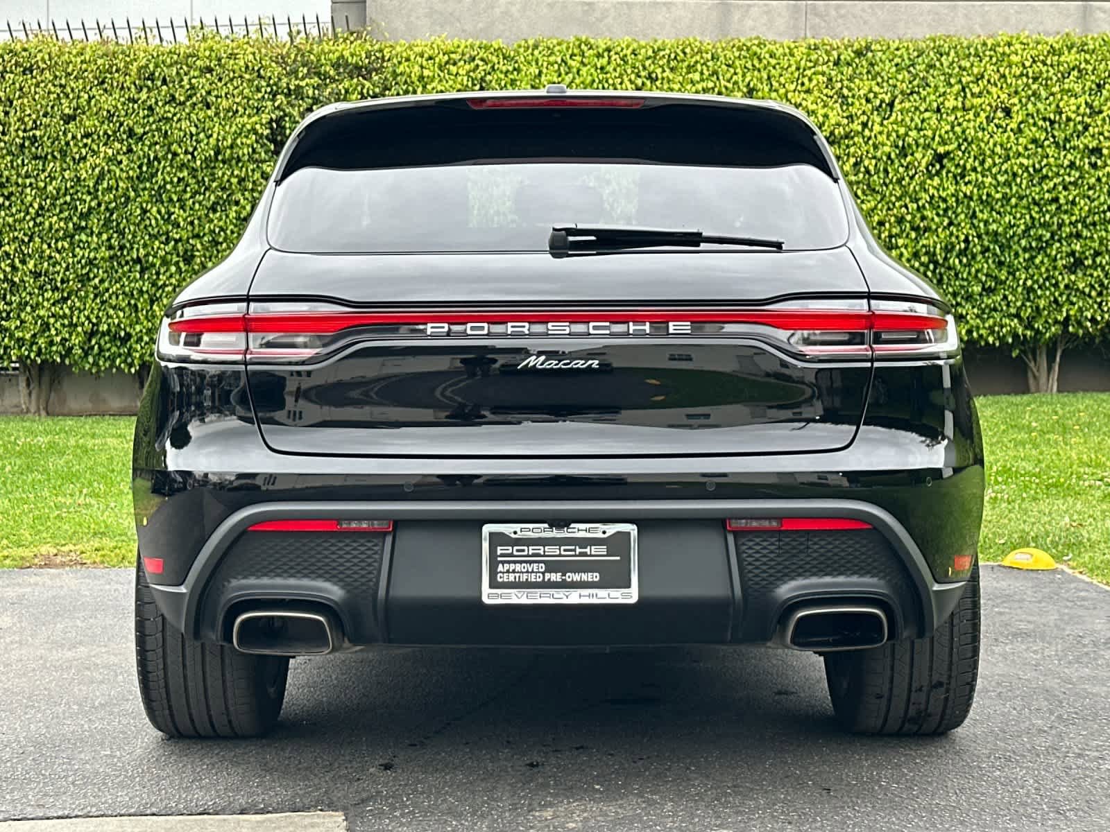 Certified 2025 Porsche Macan AWD/4WD image 7