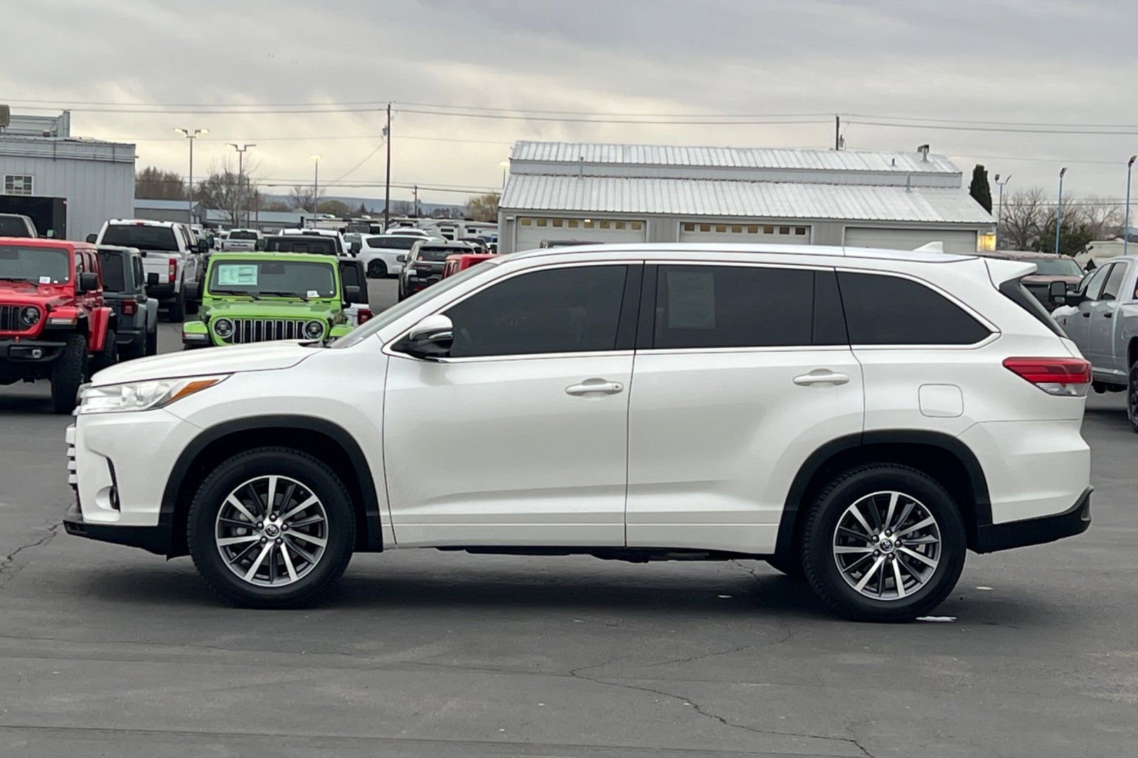 Used 2018 Toyota Highlander XLE FWD image 7
