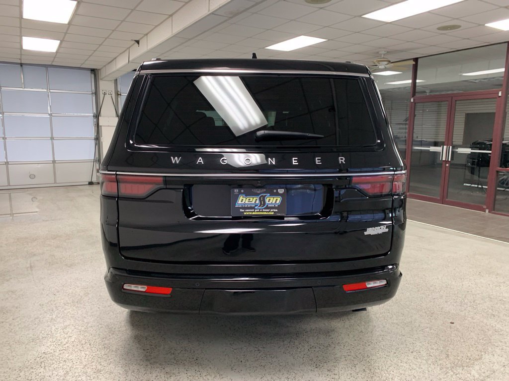 Used 2025 Jeep Wagoneer Series II AWD/4WD image 7
