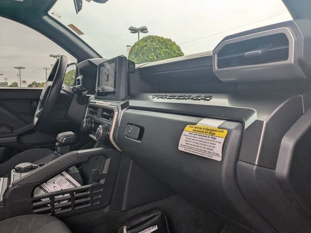 Certified 2025 Toyota Tacoma SR5 AWD/4WD image 34