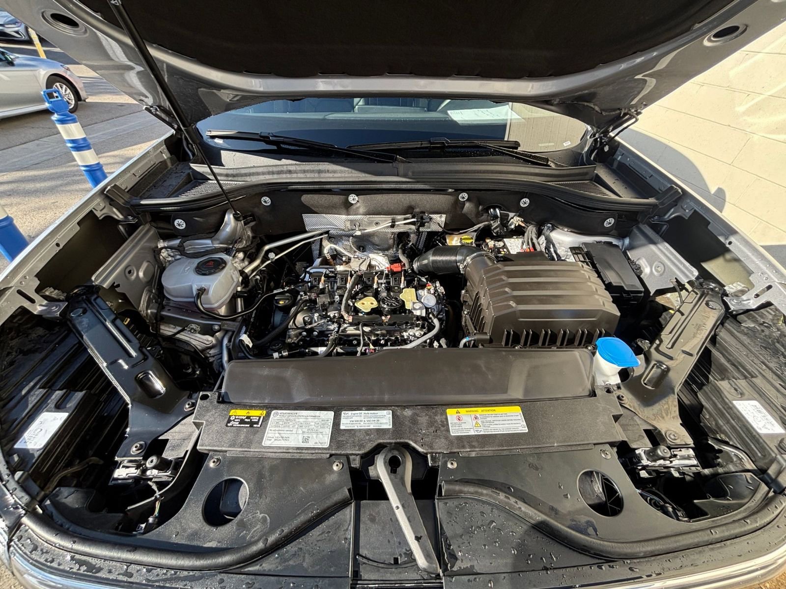 Used 2025 Volkswagen Atlas Cross Sport SE image 32