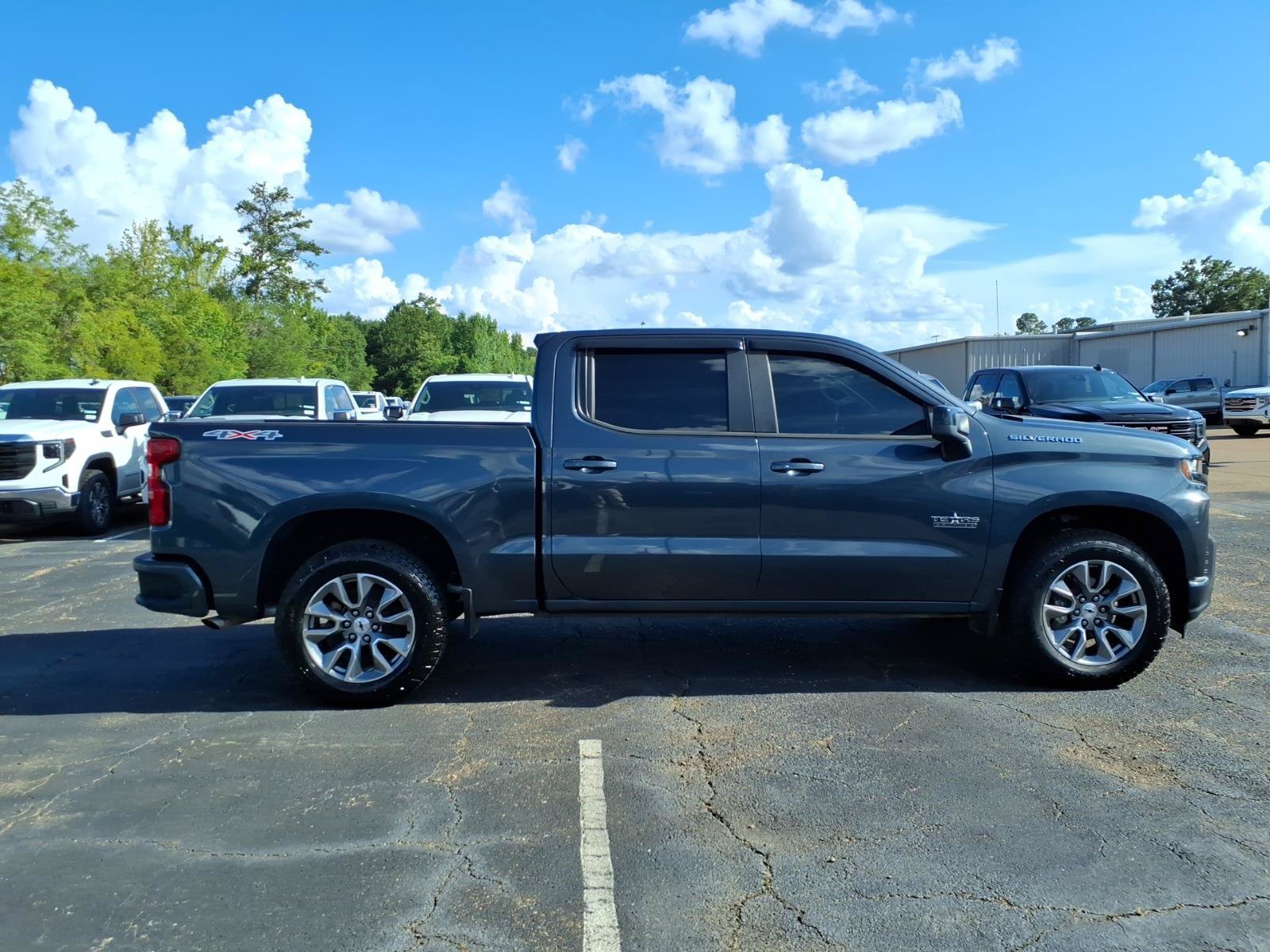 Used 2020 Chevrolet Silverado 1500 RST w/ Texas Edition AWD/4WD image 3