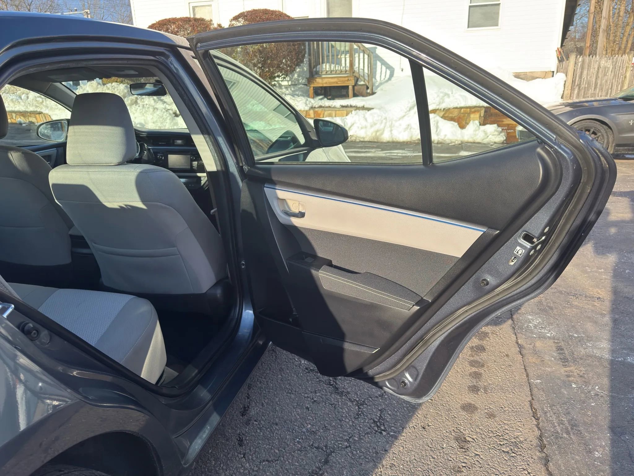 Used 2015 Toyota Corolla LE image 17