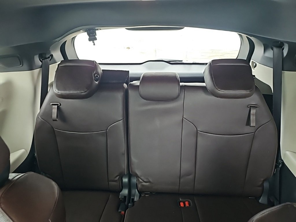 Used 2024 Toyota Sienna Platinum image 19