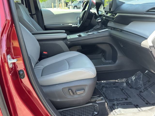 Used 2025 Toyota Sienna XLE FWD image 15
