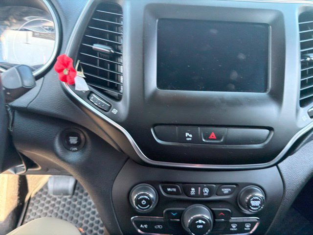 Used 2020 Jeep Cherokee Latitude Plus AWD/4WD image 9