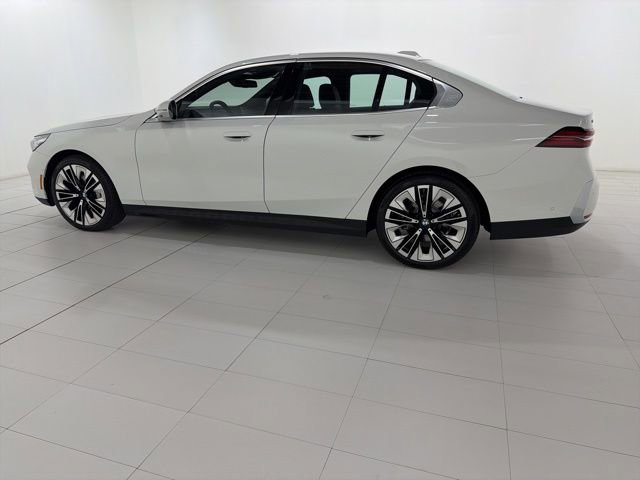 Used 2024 BMW 530i xDrive w/ Premium Package image 2