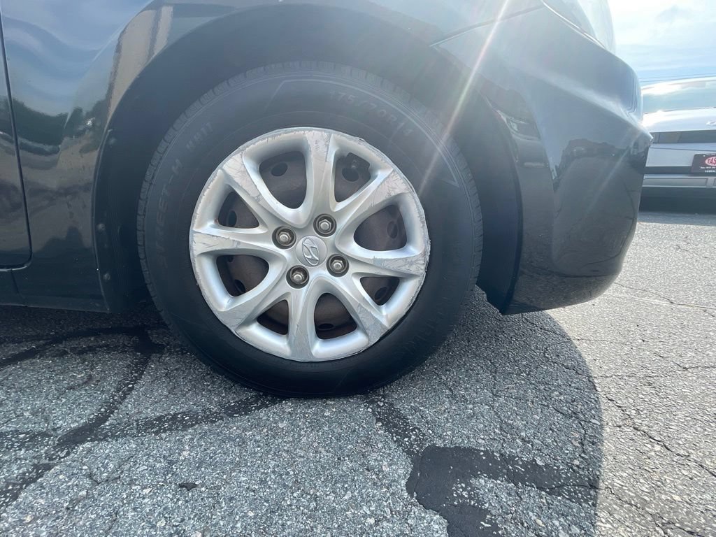 Used 2013 Hyundai Accent GLS FWD image 10