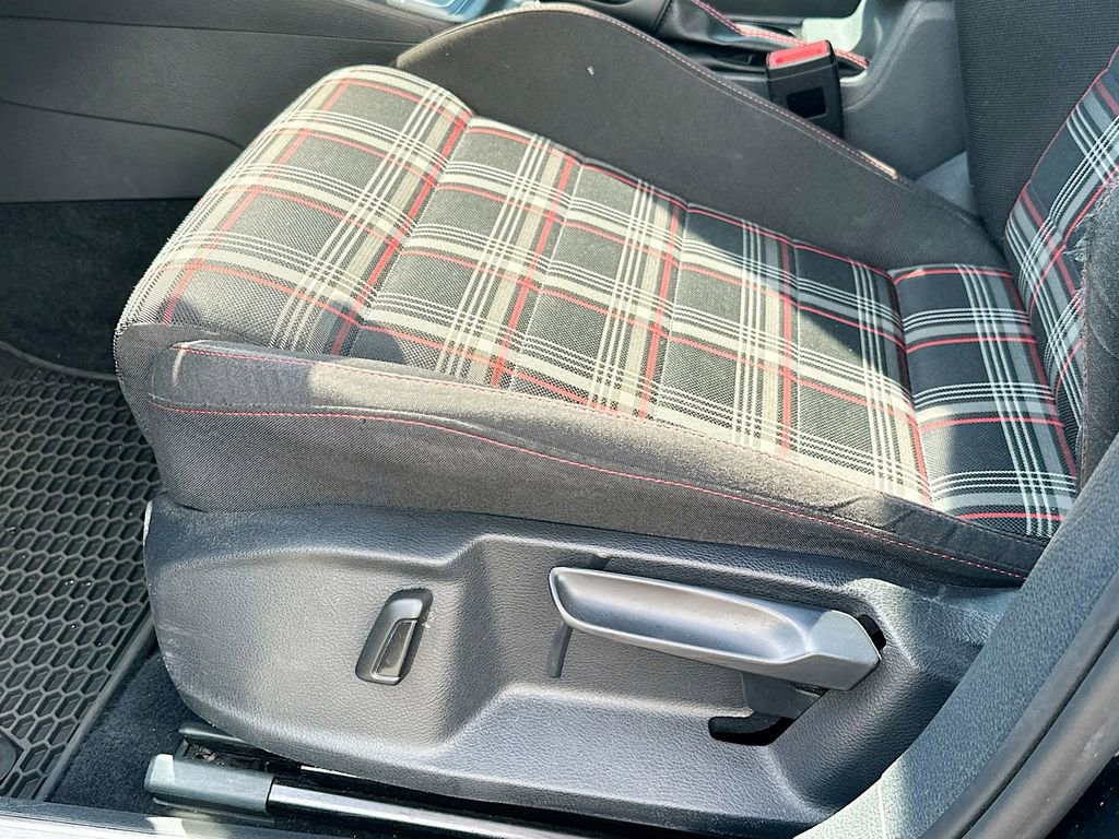 Used 2017 Volkswagen GTI S image 9