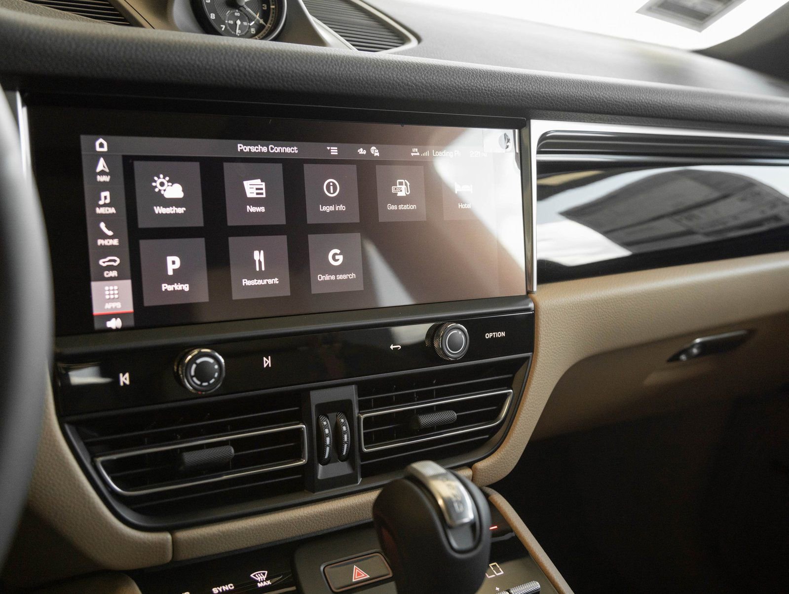 Certified 2026 Porsche Macan AWD/4WD image 24