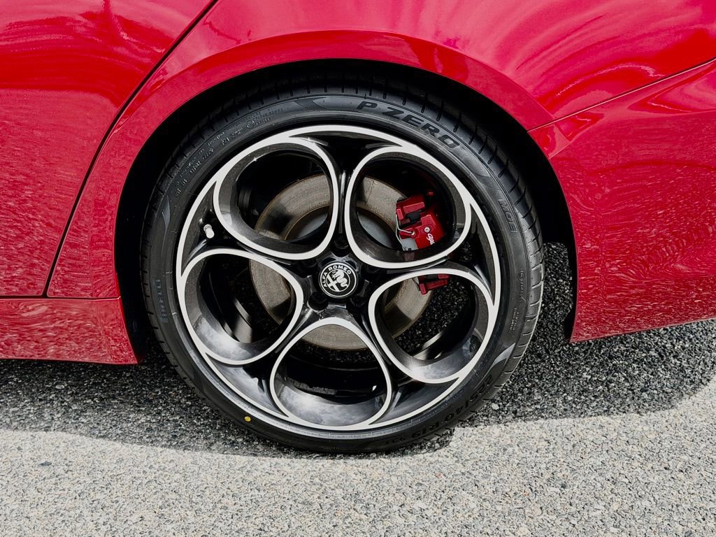 Used 2023 Alfa Romeo Giulia Veloce RWD image 14