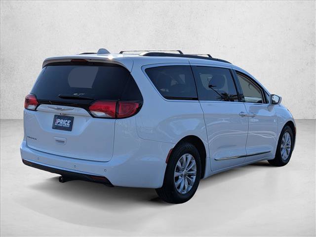 Used 2017 Chrysler Pacifica Touring-L image 5