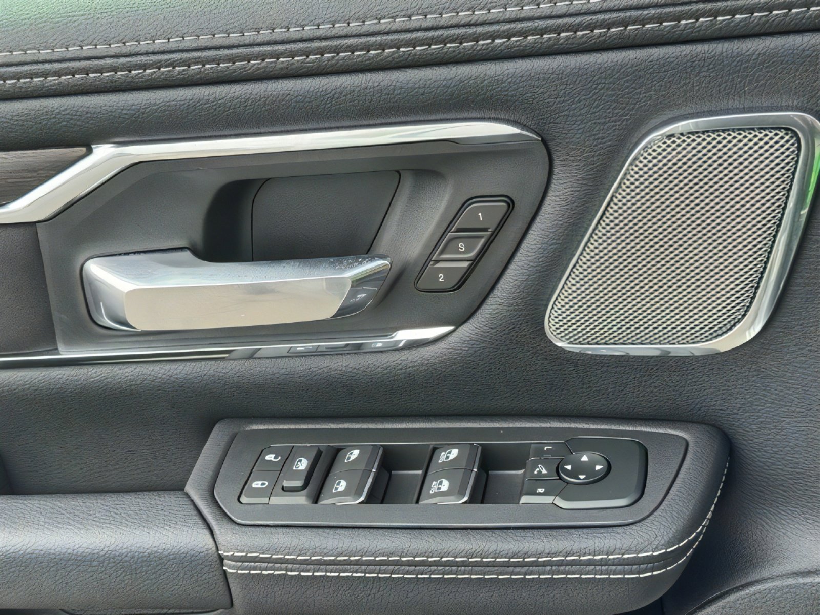 New 2026 RAM 1500 Laramie w/ Night Edition image 31