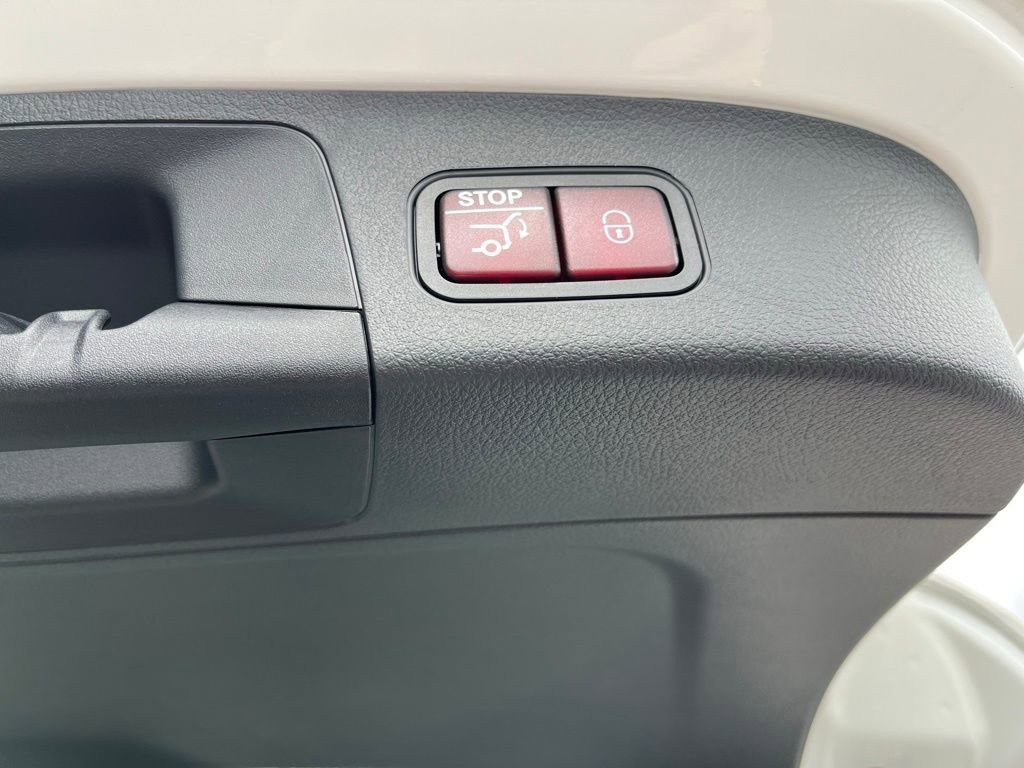 Certified 2025 Mercedes-Benz GLA 250 4MATIC image 52