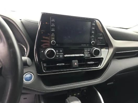 Used 2021 Toyota Highlander XLE image 9