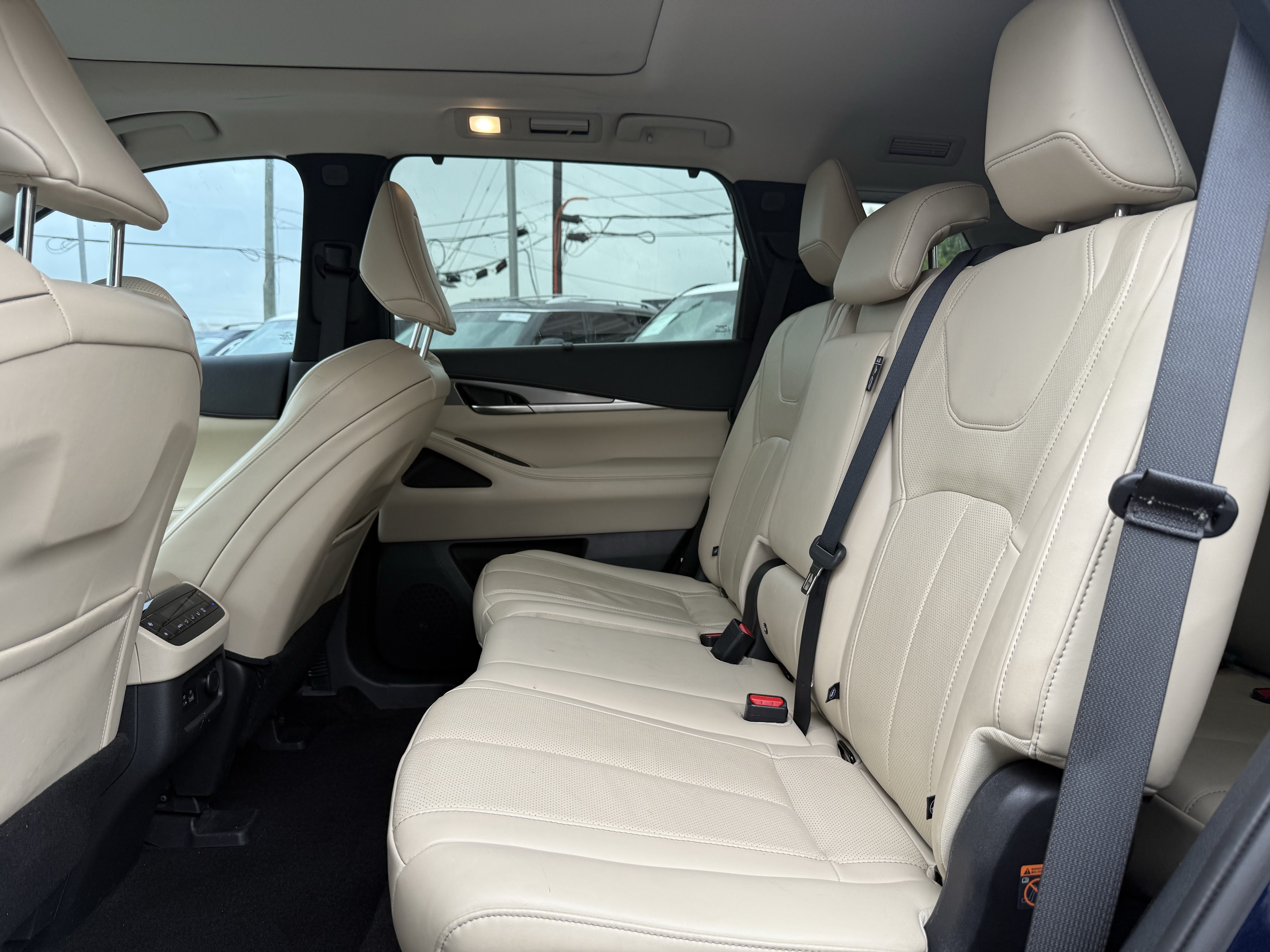 Used 2023 INFINITI QX60 Luxe w/ Cargo Package FWD image 14