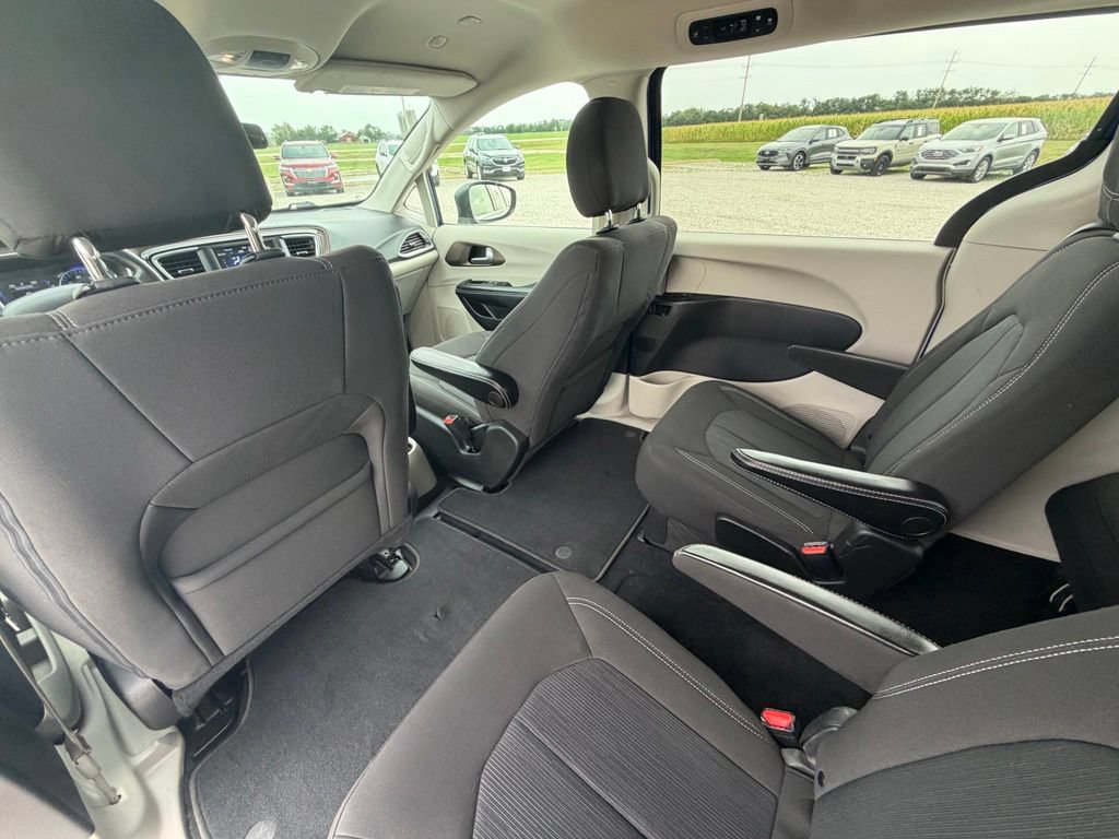 Used 2021 Chrysler Voyager LX FWD image 25