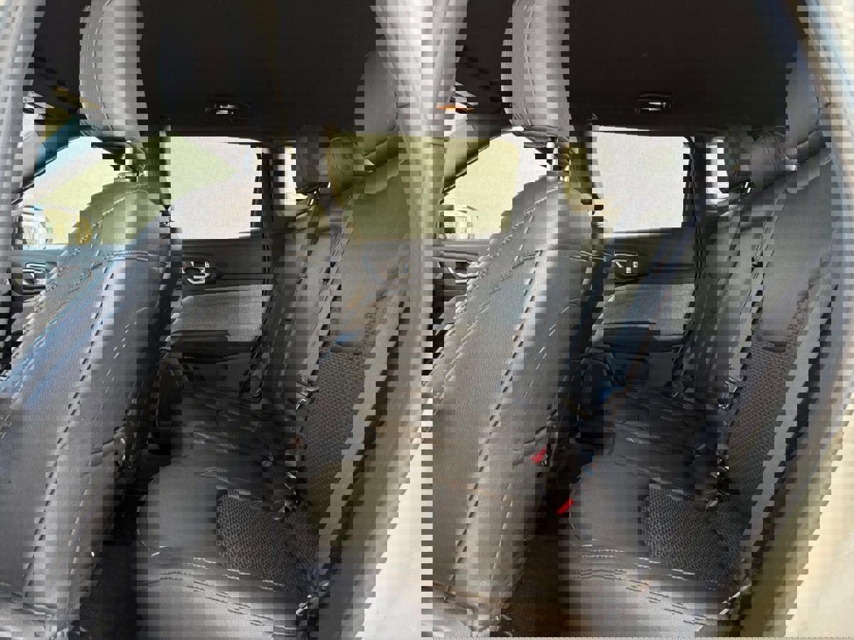 Used 2024 Jeep Compass Latitude image 15