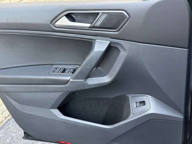 Used 2018 Volkswagen Tiguan SEL FWD image 5