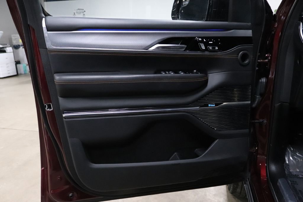 Used 2023 Jeep Grand Wagoneer Series III image 10