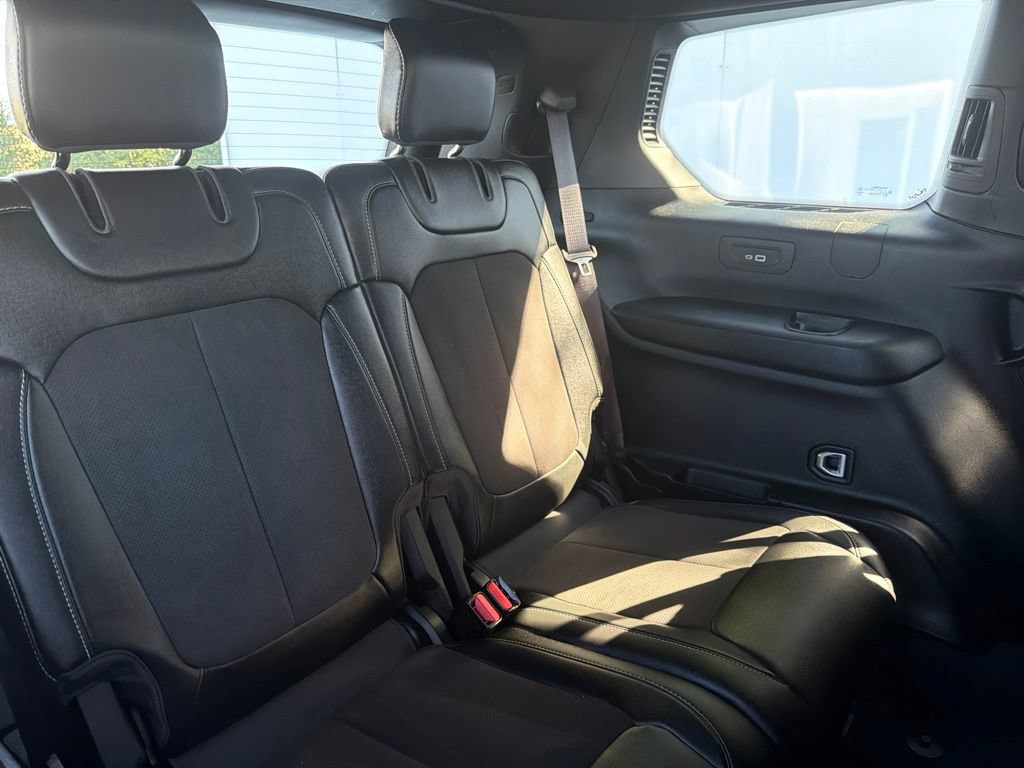 Used 2024 Jeep Grand Cherokee L Laredo AWD/4WD image 7