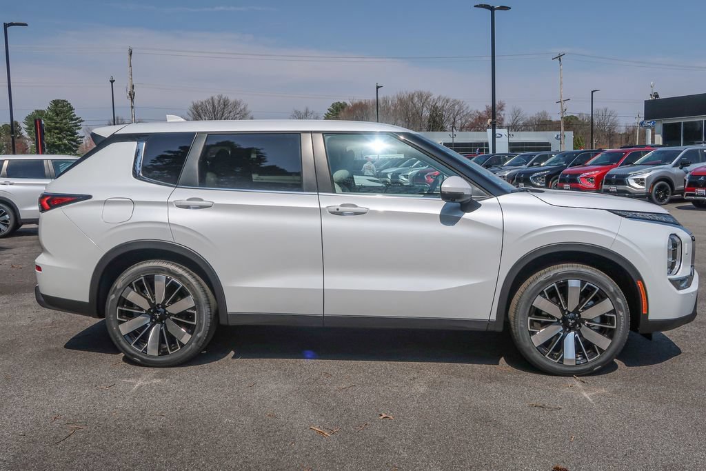 New 2026 Mitsubishi Outlander SE AWD/4WD image 8