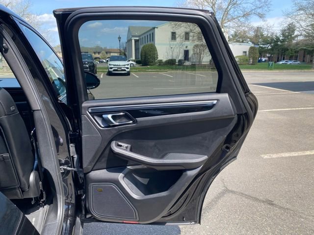 Used 2017 Porsche Macan image 28