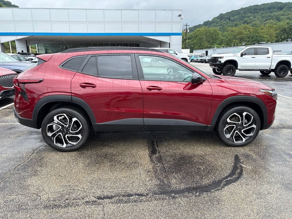 Certified 2024 Chevrolet Trax RS w/ Driver Confidence Package FWD image 6