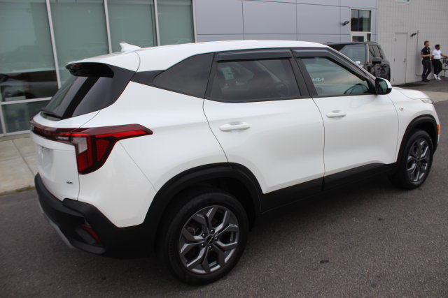 Used 2025 Kia Seltos LX AWD/4WD image 28