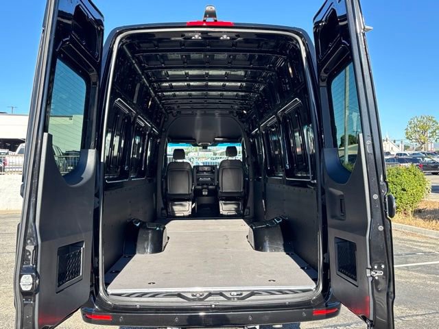 Used 2025 Mercedes-Benz Sprinter 3500 image 24