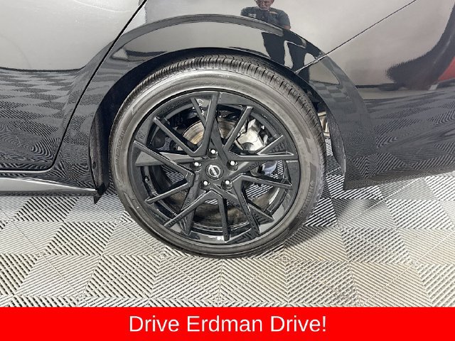 Used 2025 Nissan Sentra SR w/ Midnight Edition FWD image 4