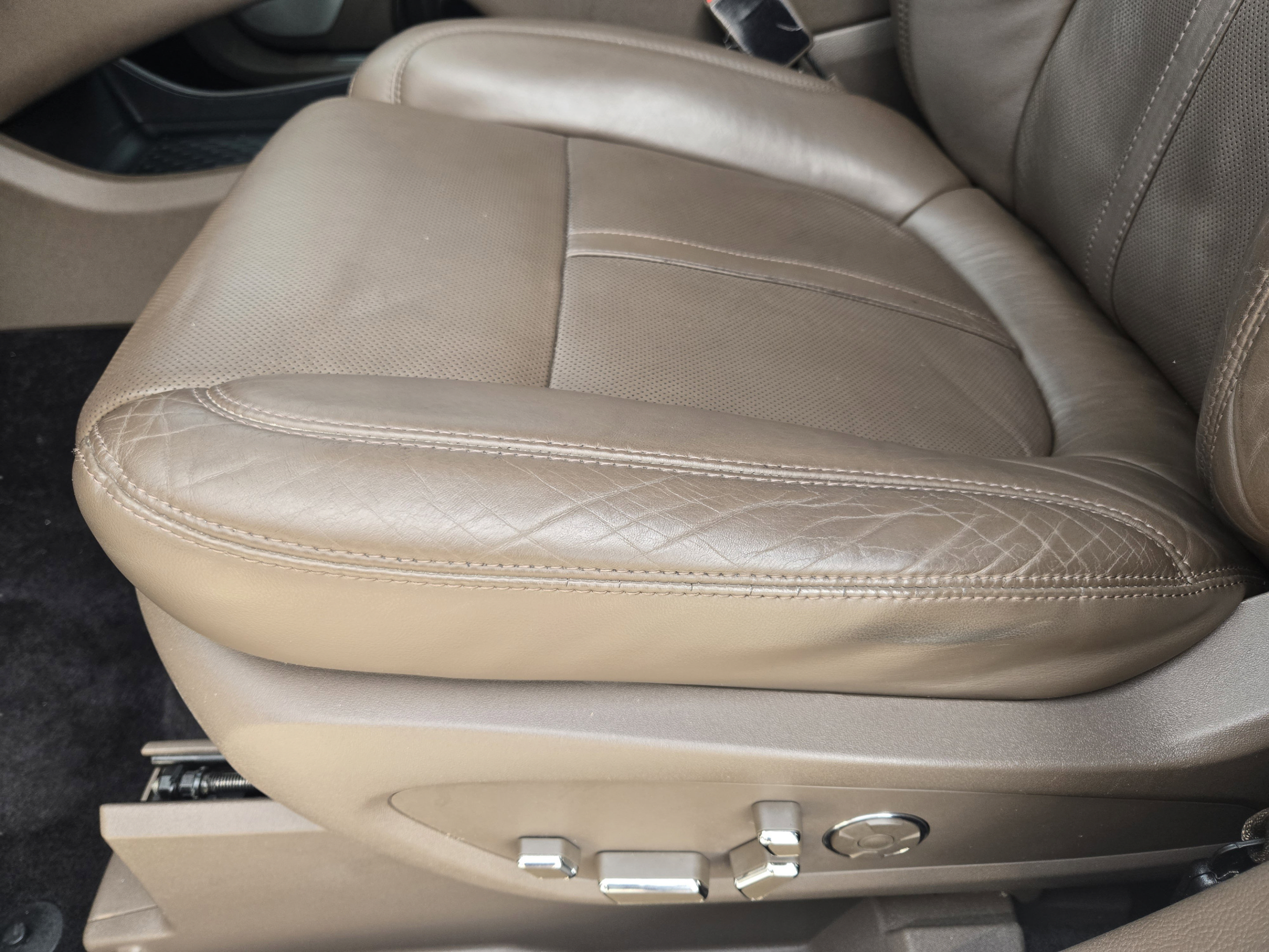 Used 2016 Lincoln MKX Reserve w/ Luxury Package FWD image 21