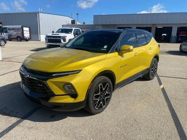 Used 2023 Chevrolet Blazer RS w/ Driver Confidence II Package FWD image 2