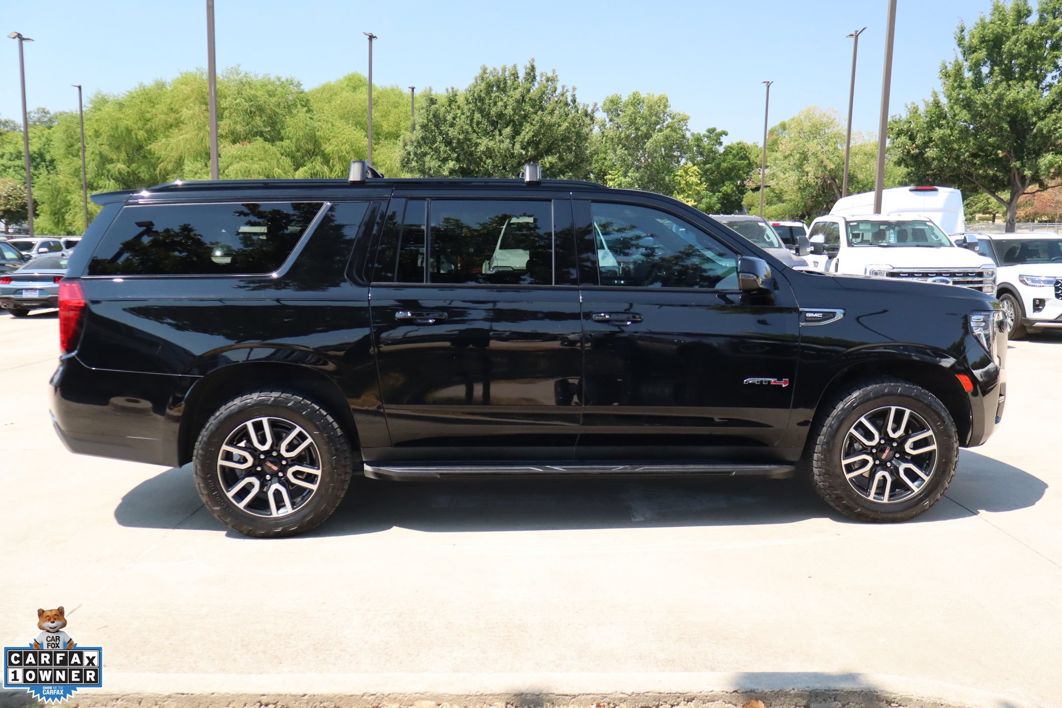 Used 2023 GMC Yukon XL AT4 AWD/4WD image 2
