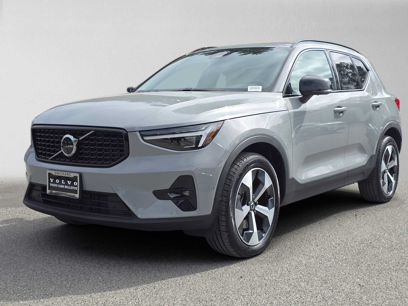 Used 2026 Volvo XC40 B5 Plus w/ Protection Package Premier AWD/4WD image 7