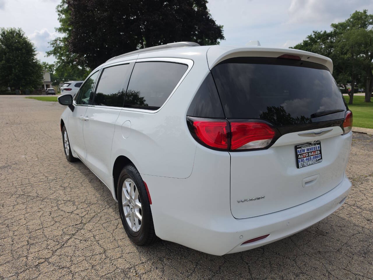 Used 2020 Chrysler Voyager LX w/ Cold Weather Group FWD image 21