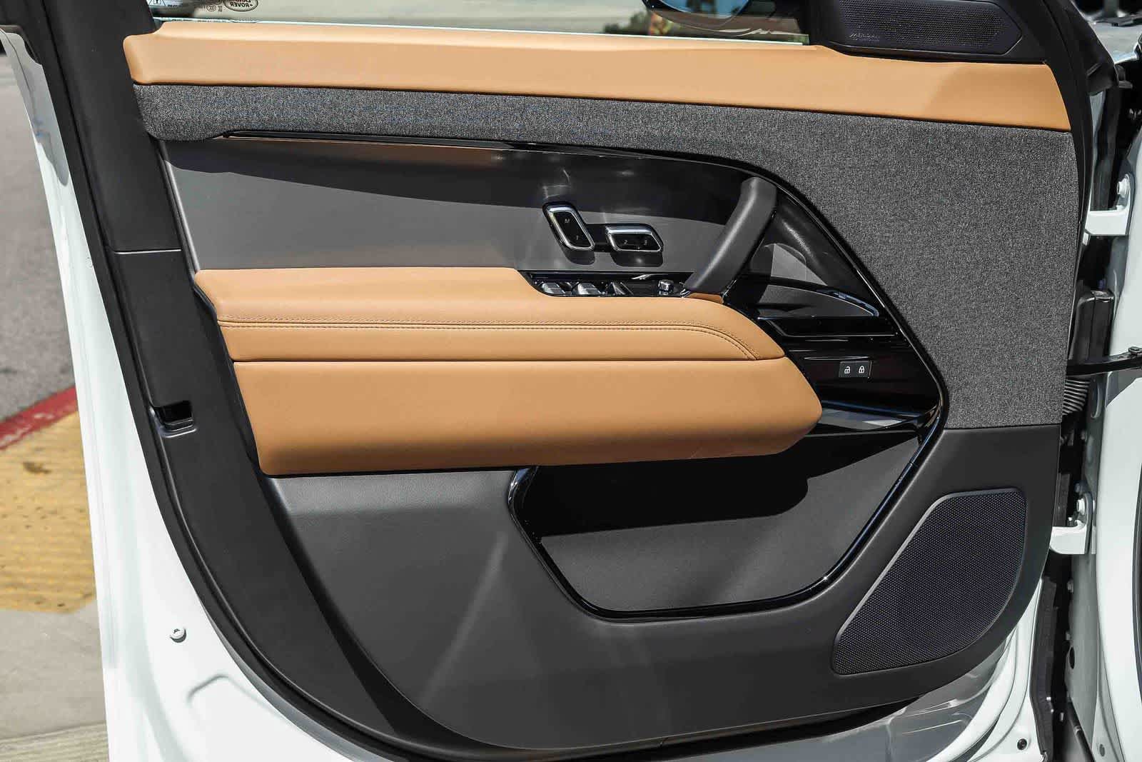 New 2026 Land Rover Range Rover Sport SE AWD/4WD image 21